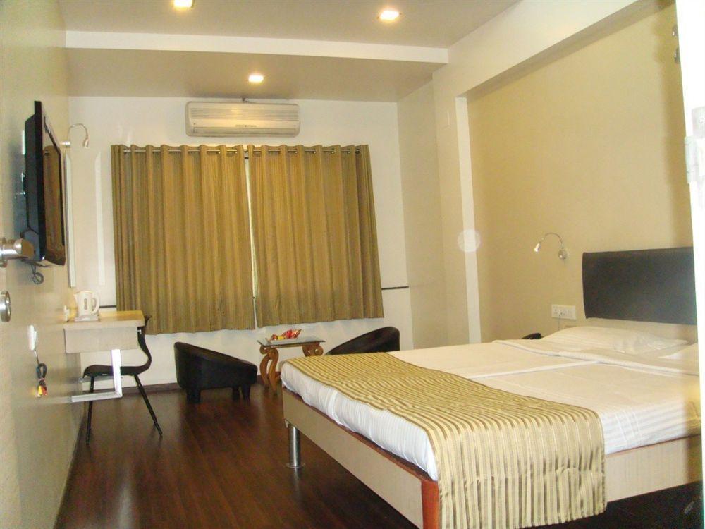 My Bizz Hotel Sapna Pune Exterior photo