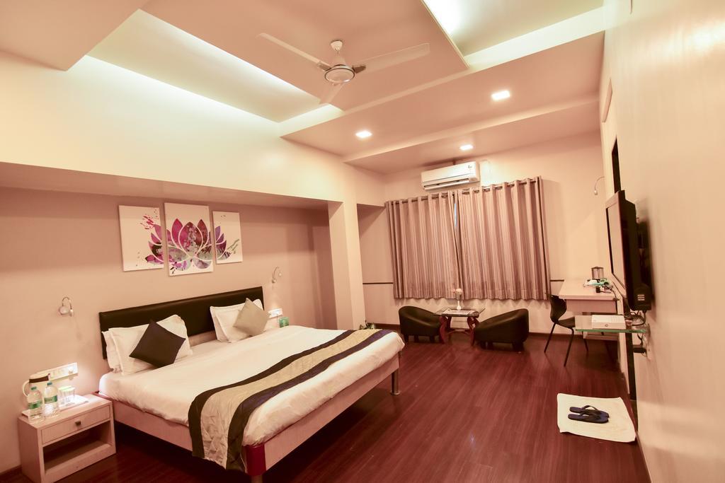 My Bizz Hotel Sapna Pune Exterior photo