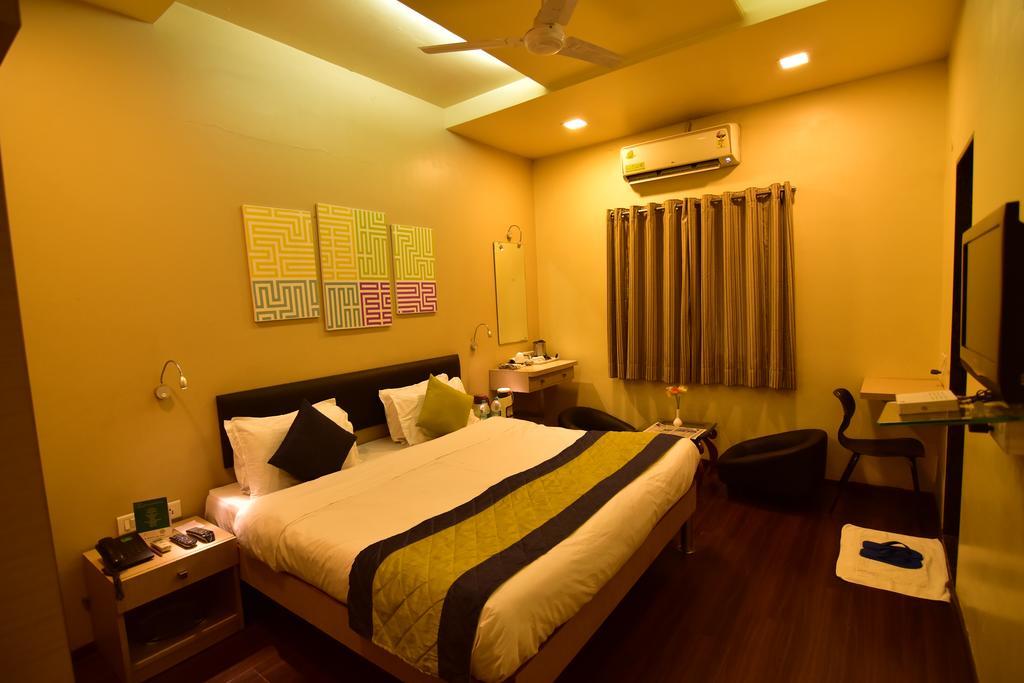 My Bizz Hotel Sapna Pune Exterior photo
