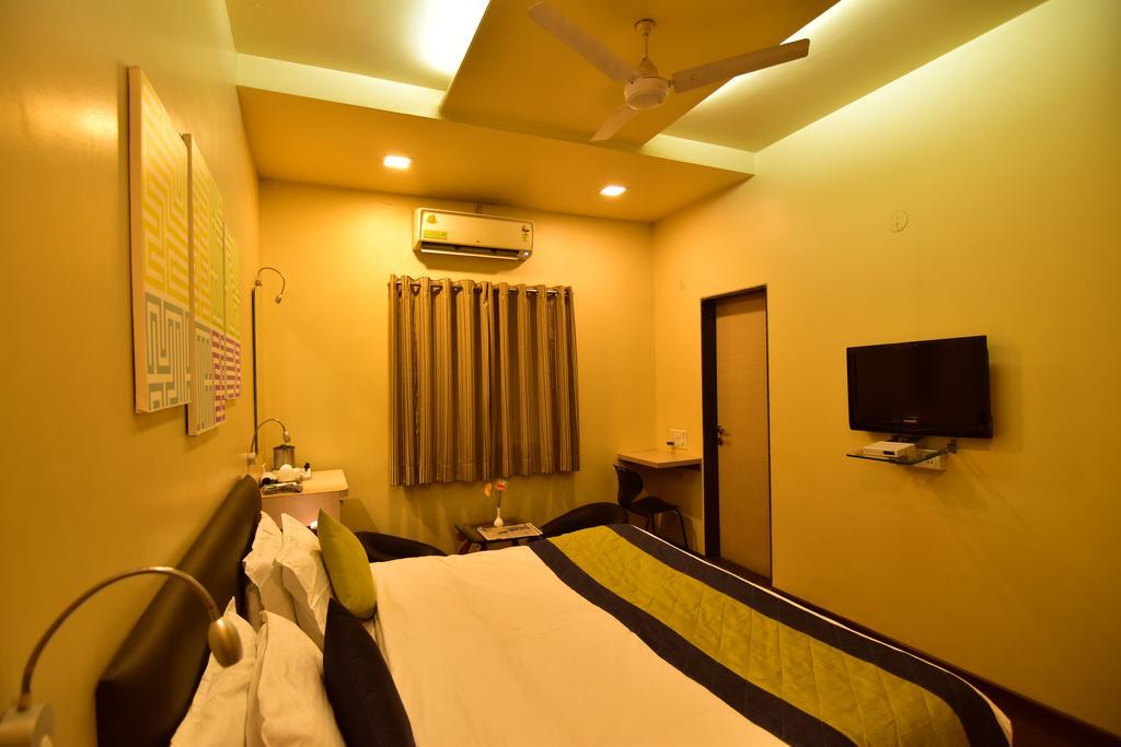 My Bizz Hotel Sapna Pune Exterior photo