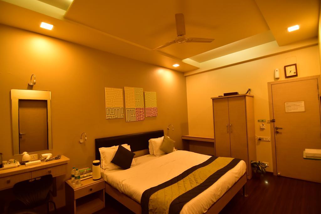My Bizz Hotel Sapna Pune Exterior photo