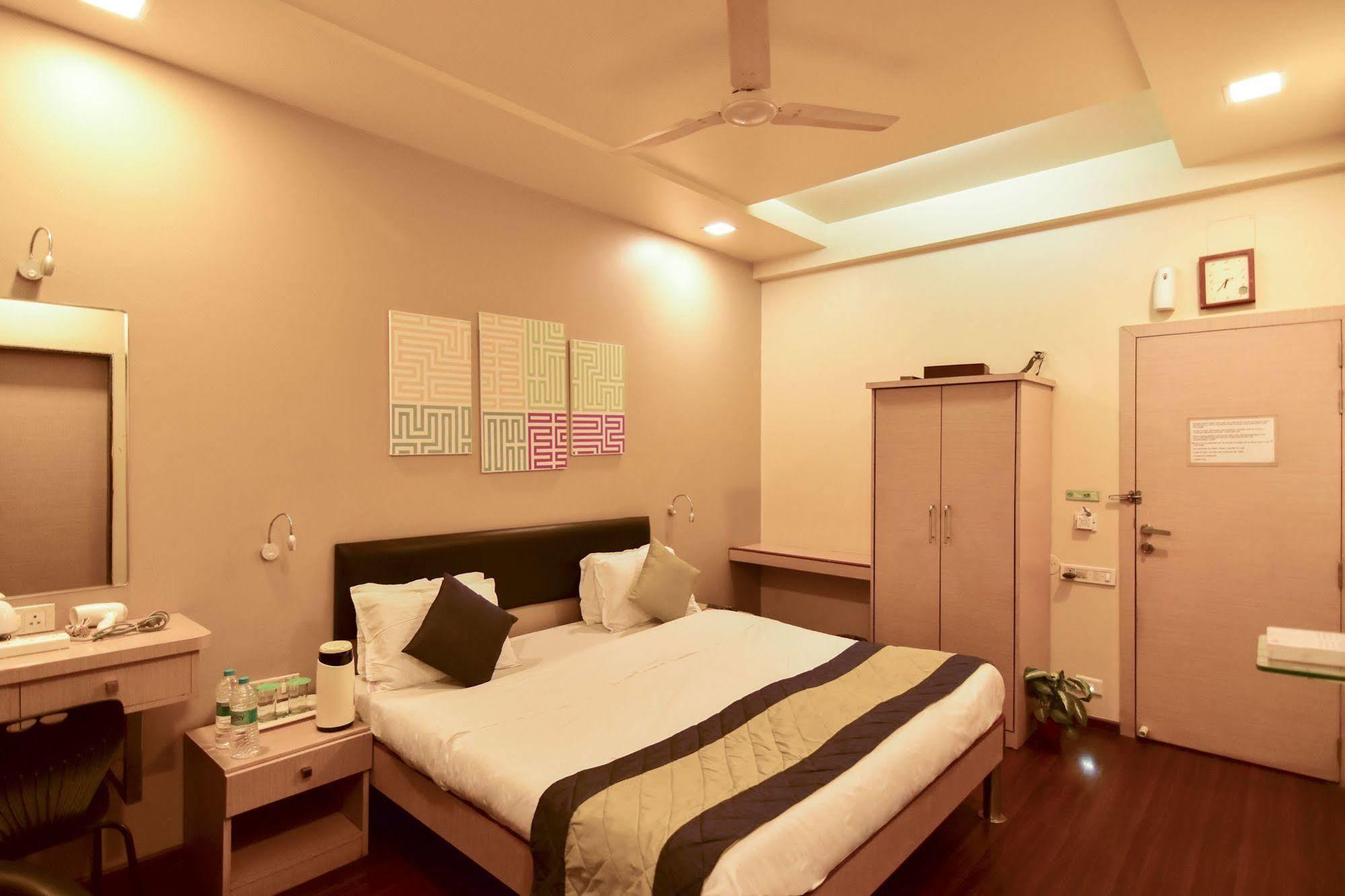 My Bizz Hotel Sapna Pune Exterior photo