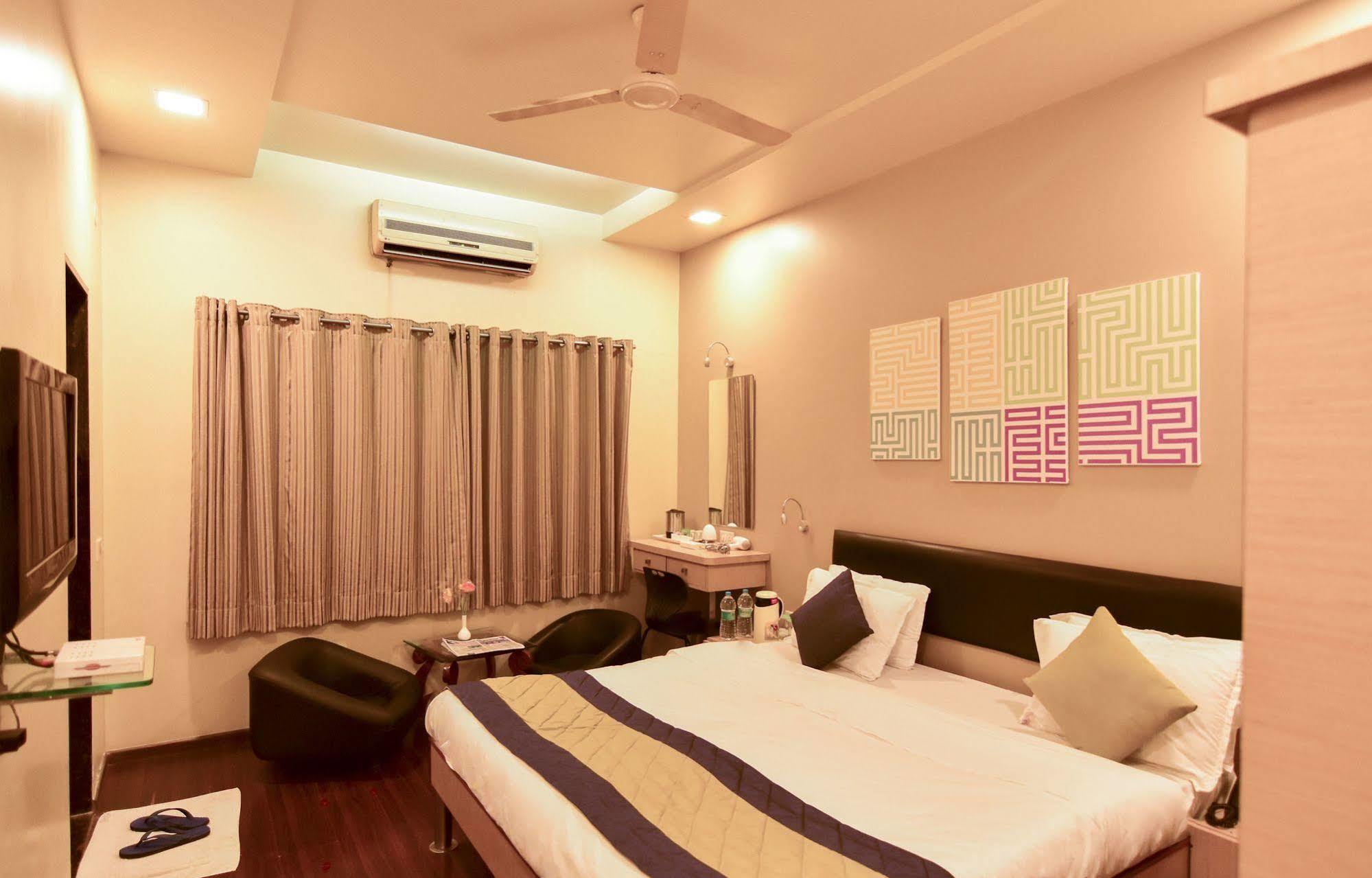 My Bizz Hotel Sapna Pune Exterior photo
