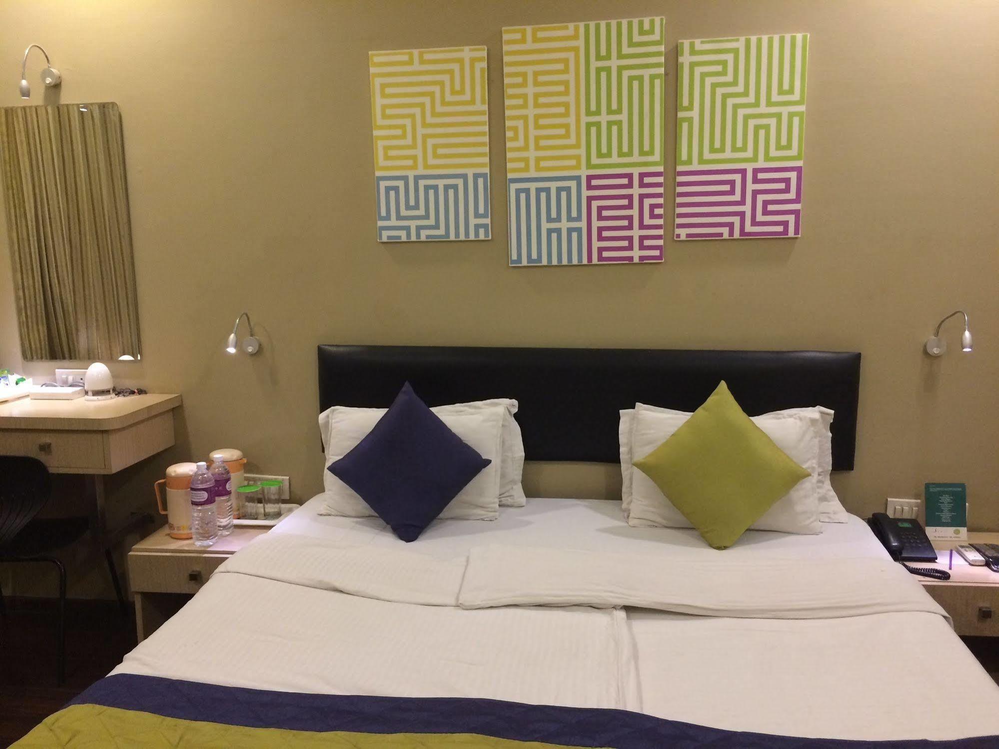 My Bizz Hotel Sapna Pune Exterior photo