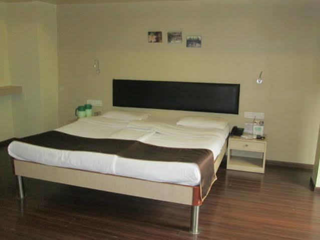 My Bizz Hotel Sapna Pune Exterior photo
